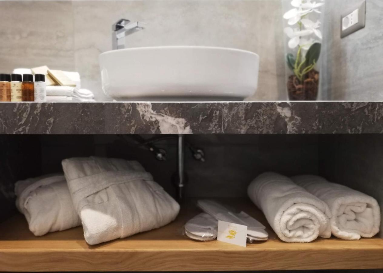 Roman Holidays Boutique Εξωτερικό φωτογραφία