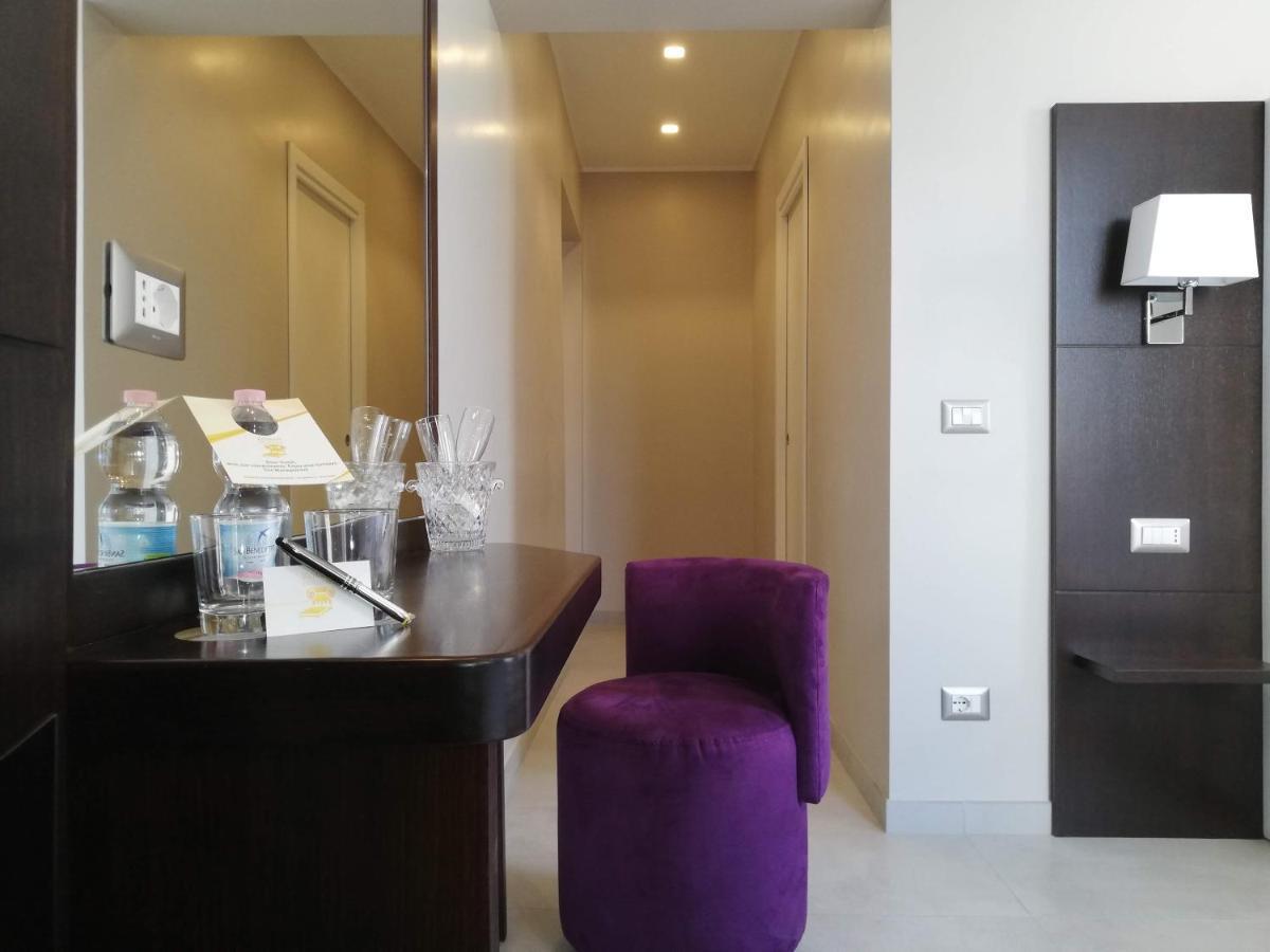 Roman Holidays Boutique Εξωτερικό φωτογραφία